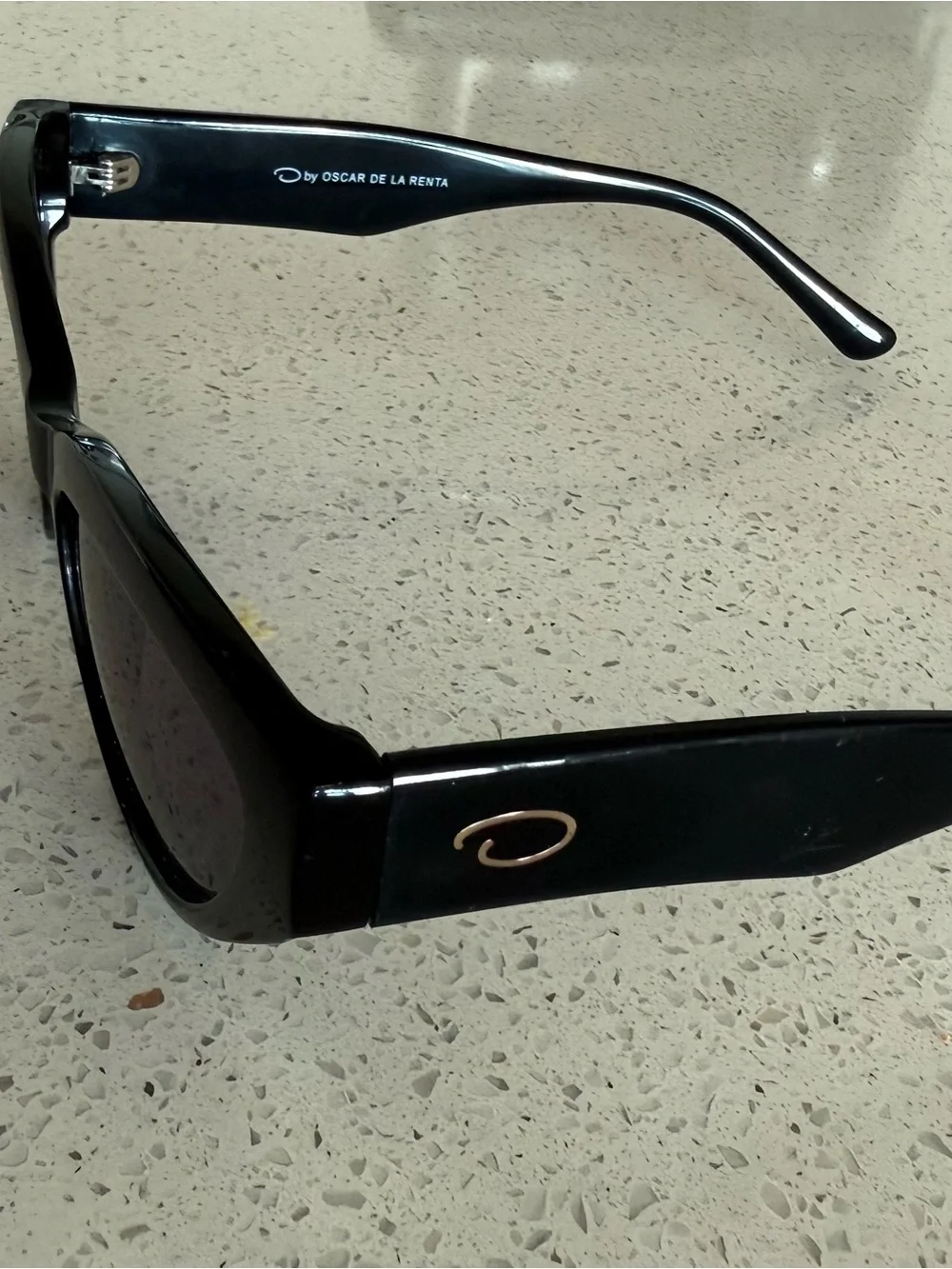 Oscar de la Renta Black Cat-Eye Sunglasses with Dark Lenses